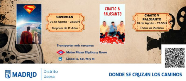 Proyección de cine al aire libre en un parque de Usera durante una noche de verano.
